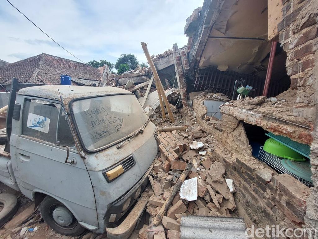Dahsyatnya Gempa Cianjur, Rumah Warga Dibuat Rata dengan Tanah Dahsyatnya Gempa Cianjur, Rumah Warga Dibuat Rata dengan Tanah