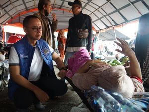 Sekjen PAN Salurkan Bantuan untuk Korban Gempa Cianjur