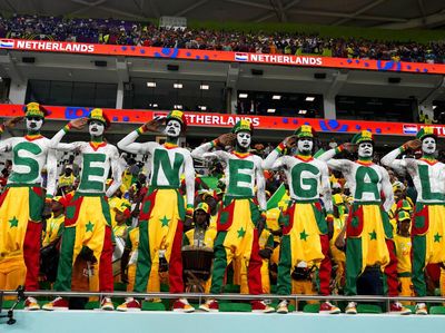 Riuh Suporter di Antara Kursi-kursi Kosong Piala Dunia 2022