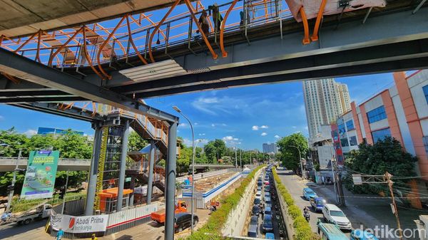 Skywalk Kebayoran Mulai Terlihat, Ada Lift dan Eskalator