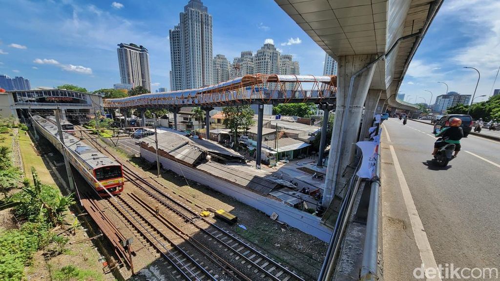 Buat yang Penasaran, Skywalk Stasiun Kebayoran Bakal Rampung Nih Buat yang Penasaran, Skywalk Stasiun Kebayoran Bakal Rampung Nih