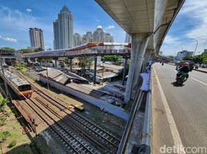 Buat yang Penasaran, Skywalk Stasiun Kebayoran Bakal Rampung Nih