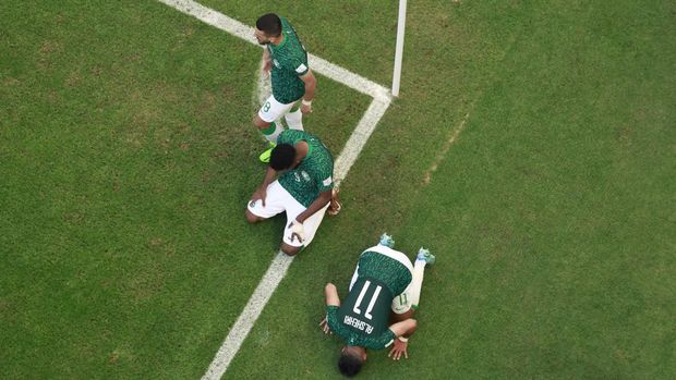 Soccer Football - FIFA World Cup Qatar 2022 - Group C - Argentina v Saudi Arabia - Lusail Stadium, Lusail, Qatar - November 22, 2022 Saudi Arabia's Saleh Al-Shehri celebrates scoring their first goal with teammates REUTERS/Peter Cziborra