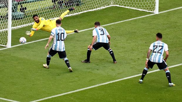 Soccer Football - FIFA World Cup Qatar 2022 - Group C - Argentina v Saudi Arabia - Lusail Stadium, Lusail, Qatar - November 22, 2022  Saudi Arabia's Mohammed Al-Owais makes a save as Argentina's Lionel Messi and Nicolas Tagliafico look on REUTERS/Marko Djurica