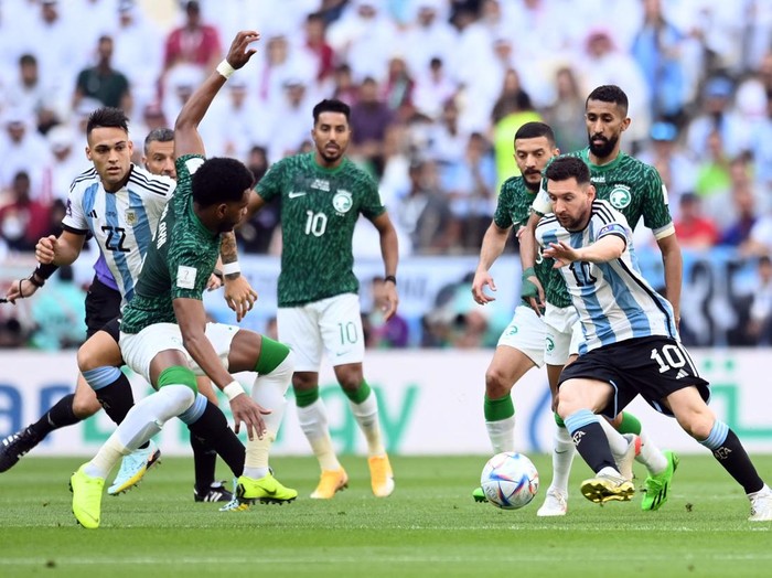 Soccer Football - FIFA World Cup Qatar 2022 - Group C - Argentina v Saudi Arabia - Lusail Stadium, Lusail, Qatar - November 22, 2022  Argentina's Lionel Messi and Angel Di Maria look dejected after the match REUTERS/Marko Djurica