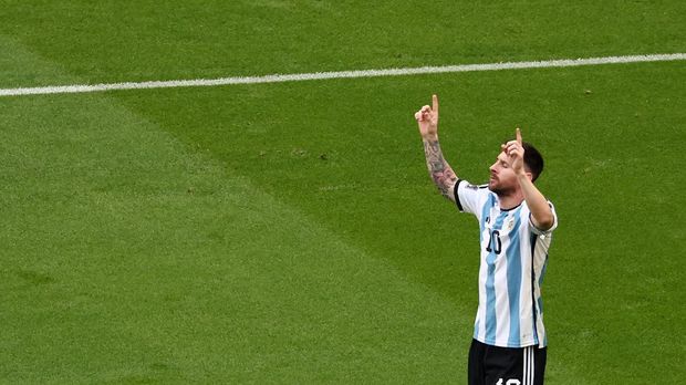 Soccer Football - FIFA World Cup Qatar 2022 - Group C - Argentina v Saudi Arabia - Lusail Stadium, Lusail, Qatar - November 22, 2022  Argentina's Lionel Messi celebrates scoring their first goal REUTERS/Marko Djurica