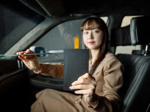 Keren! LG Display Pamer Speaker Setipis Kertas Keren! LG Display Pamer Speaker Setipis Kertas