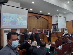 Febri Diansyah Cecar Kompol Baiquni soal Urusan Sarung Tangan Sambo