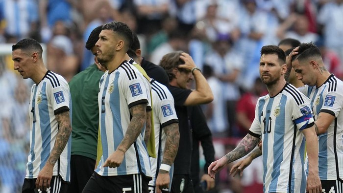 Argentina players leave the field at the end of the World Cup group C soccer match between Argentina and Saudi Arabia at the Lusail Stadium in Lusail, Qatar, Tuesday, Nov. 22, 2022. (AP Photo/Ricardo Mazalan)