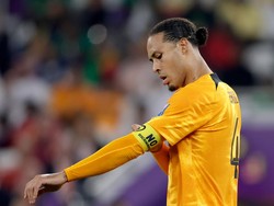 Van Dijk Enggan Ambil Risiko soal Ban Kapten Pelangi