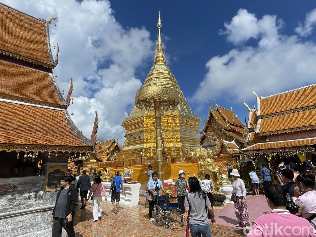 Potret Si Emas, Kuil Utama Rujukan Turis di Ujung Utara Thailand