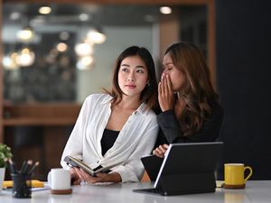 Arti Bahasa Gaul Spill, Asal Muasal hingga Contoh Kalimat Arti Bahasa Gaul Spill, Asal Muasal hingga Contoh Kalimat