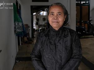 Perkenalkan, Yani Abdi Dalem Sosok Ensiklopedia Sesajen Keraton Jogja