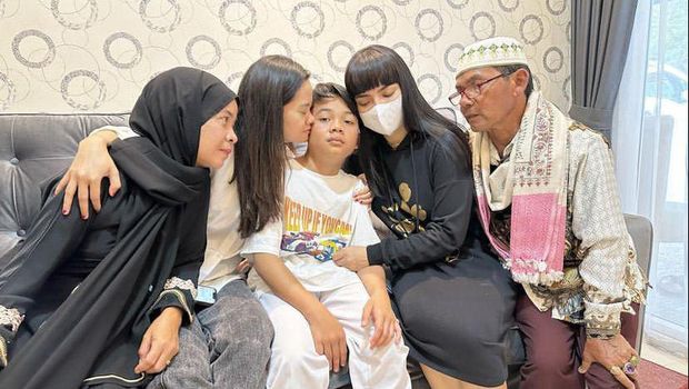 Adik Dinar Candy
