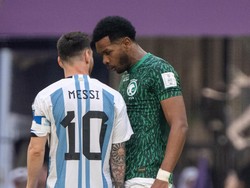 Pemain Arab Saudi Ini Tepuk Messi dan Bilang Kamu Nggak Akan Menang