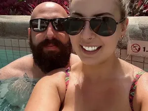 Bulan Madu Kacau Gara-gara Istri Tak Sengaja Injak Lepu Batu