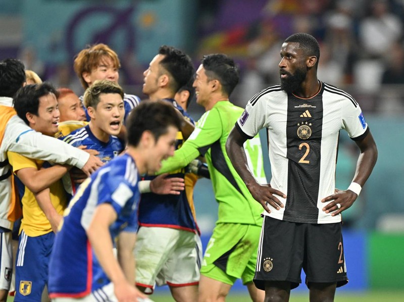 DOHA, QATAR - NOVEMBER 23: Players of Japan celebrate after winning FIFA World Cup Qatar 2022 Group E match against Germany at Khalifa International Stadium in Doha, Qatar on November 23, 2022. (Photo by Mustafa Yalcin/Anadolu Agency via Getty Images)