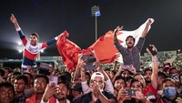 Tiket pertandingan untuk pembukaan Piala Dunia 2022 dijual rata-rata USD 200 atau sekitar Rp 3,1 juta. Namun menonton di zona industri gratis. Mereka berkumpul untuk menyemangati Qatar.