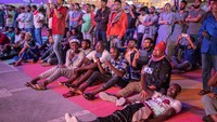 Salah seorang migran asal Uganda, Ronald Ssenyondo, mengatakan mereka di sini untuk menikmati hasil keringat mereka sendiri.