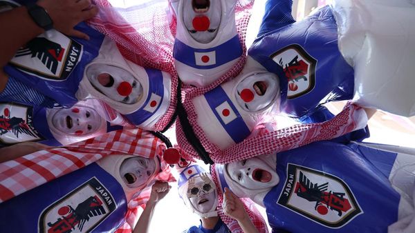 Badut-badut Ini Siap Semangati Timnas Jepang