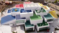 Bangunan Ini Dibangun dari Lego Raksasa, Begini Penampakannya