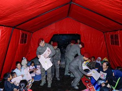 BIN Buka Posko Bantuan & Salurkan Logistik ke Pengungsi di Cianjur