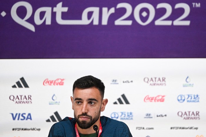 Portugals midfielder #08 Bruno Fernandes holds a press conference at the Qatar National Convention Center (QNCC) in Doha on November 23, 2022, on the eve of the Qatar 2022 World Cup football match between Portugal and Ghana. (Photo by PATRICIA DE MELO MOREIRA / AFP) (Photo by PATRICIA DE MELO MOREIRA/AFP via Getty Images)