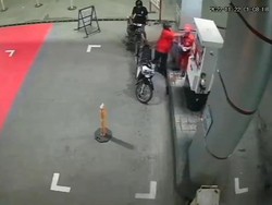 Video Pria Pukul Petugas SPBU Gegara Tak Dilayani Isi BBM Pakai Botol