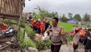 Tragis! Driver Ojol Tewas Tertimbun Bangunan Ambruk di Cianjur