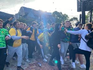 Dunia Hari Ini: Pendukung Tim Sepak Bola Australia Ricuh Saat Nonton Bareng Piala Dunia