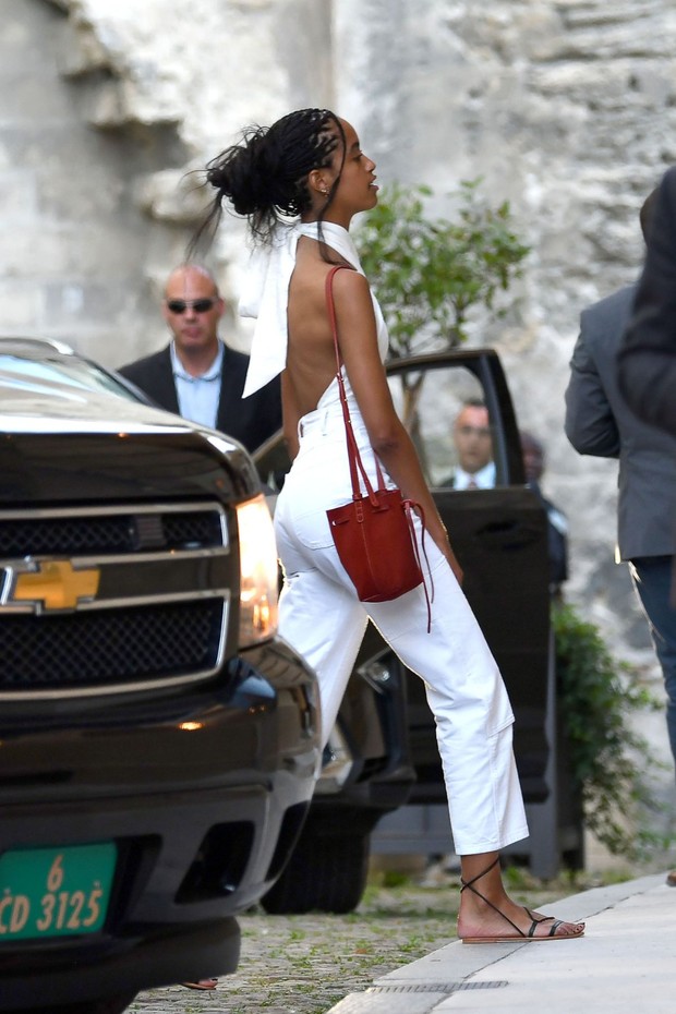 Foto: pinterest.com/bet.com Malia Obama liburan di Prancis tahun 2019/