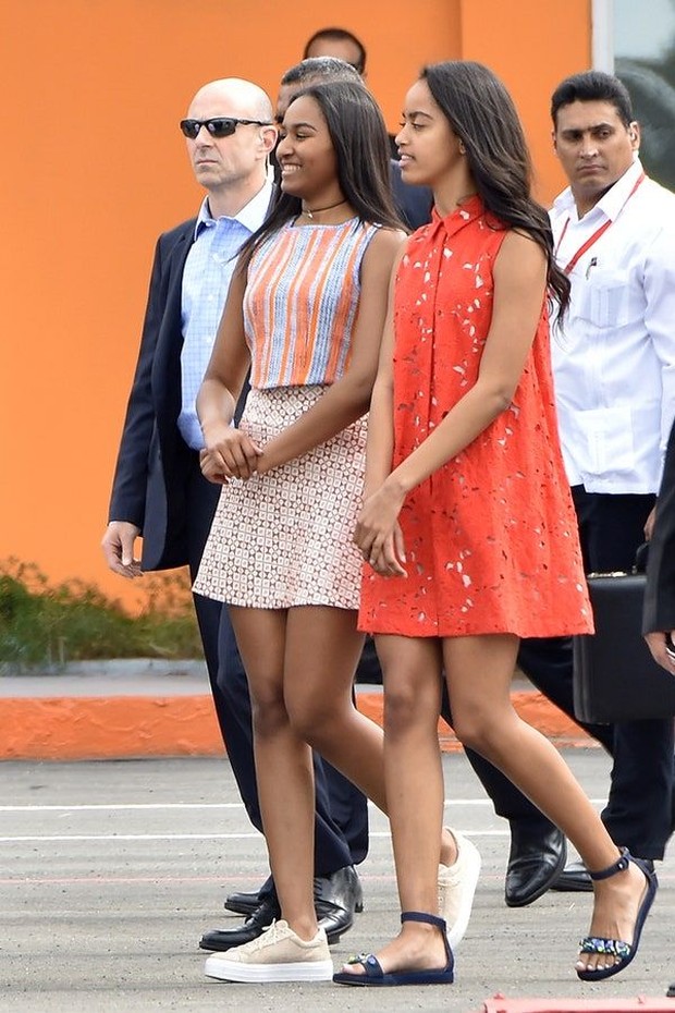 Foto: pinterest.com/TeenVogue Sasha Obama (kiri) dan Malia Obama (kanan)/