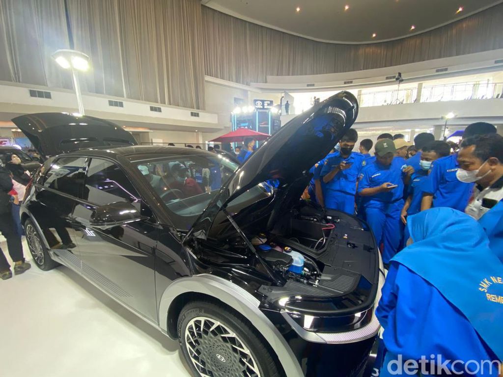 GIIAS Semarang Dibuka, Kendaraan Listrik Paling Diserbu Pengunjung GIIAS Semarang Dibuka, Kendaraan Listrik Paling Diserbu Pengunjung