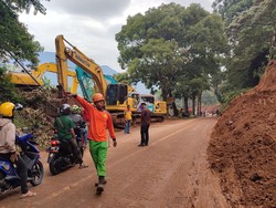 Sempat Tertutup Longsor, Jalur Puncak Arah Cianjur Sudah Bisa Dilintasi