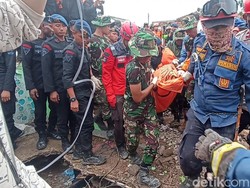 Nasib Pilu Ibu dan Nenek Bocah yang Selamat Tertimpa Puing di Cianjur