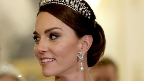 Gaya Elegan Kate Middleton Perdana Pakai Tiara Sebagai Putri Wales