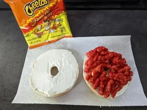 Berawal dari Ngidam, 7 Kombinasi Makanan Aneh Ini Jadi Favorit Netizen