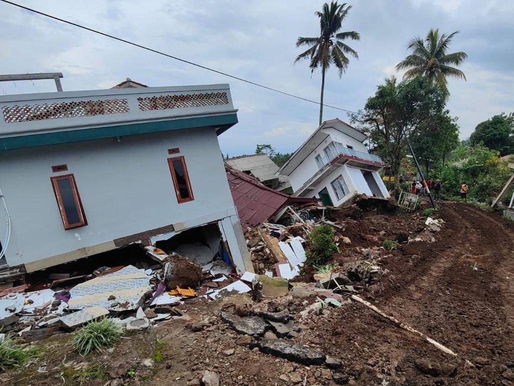 Polri Dirikan 6 Dapur Umum untuk Korban Gempa Cianjur