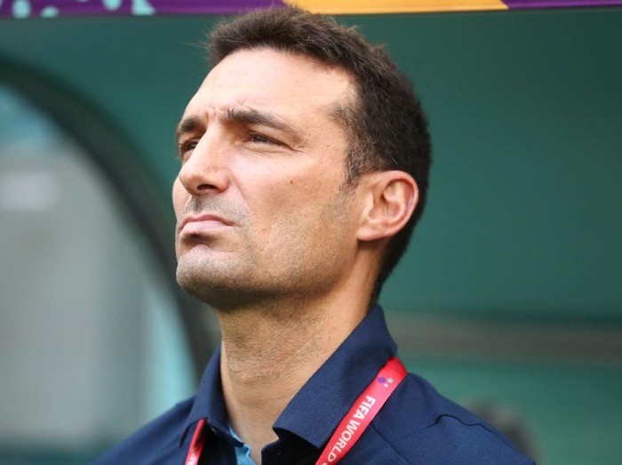 LUSAIL CITY, QATAR - NOVEMBER 22: Lionel Scaloni the head coach / manager of Argentina during the FIFA World Cup Qatar 2022 Group C match between Argentina and Saudi Arabia at Lusail Stadium on November 22, 2022 in Lusail City, Qatar. (Photo by James Williamson - AMA/Getty Images)