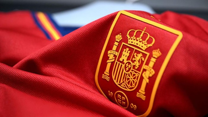 A picture taken on November 8, 2022 in Paris, shows the logo on a jersey of the Spain national football team for the Football FIFA World Cup 2022 in Qatar. (Photo by FRANCK FIFE / AFP) (Photo by FRANCK FIFE/AFP via Getty Images)