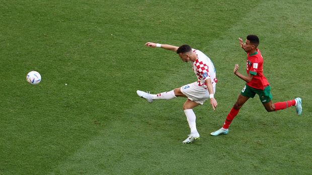 Soccer Football - FIFA World Cup Qatar 2022 - Group F - Morocco v Croatia - Al Bayt Stadium, Al Khor, Qatar - November 23, 2022 Croatia's Ivan Perisic shoots at goal REUTERS/Marko Djurica