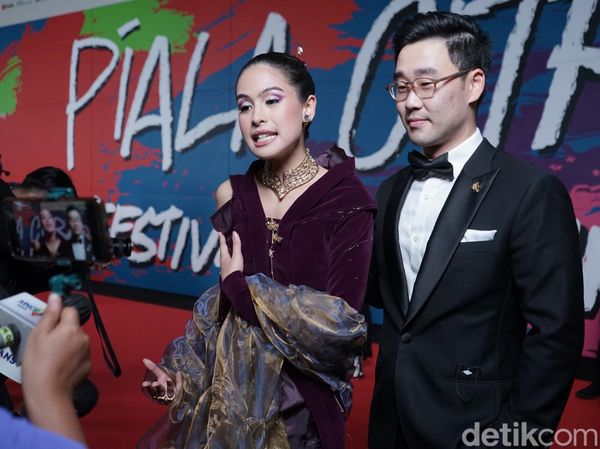 Perdana! Jesse Choi Tampil Dampingi Maudy Ayunda