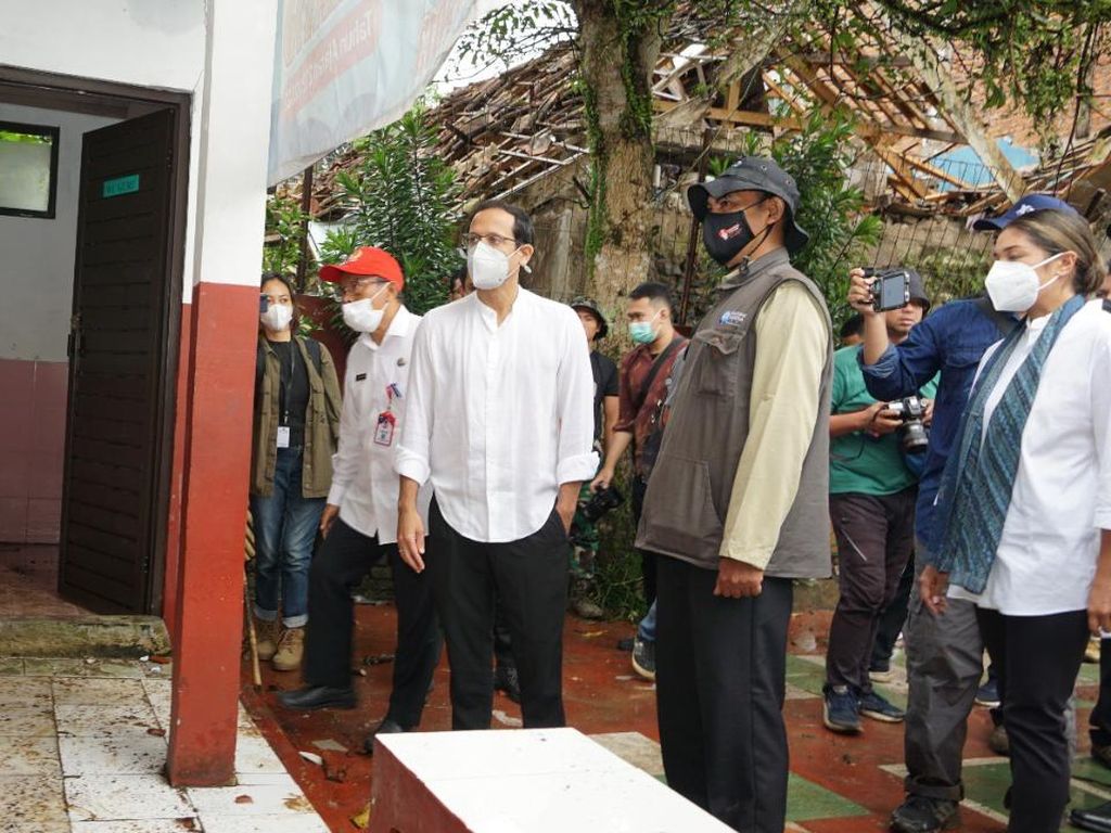 Mendikbudristek Nadiem Kunjungi Sekolah Terdampak Gempa Cianjur