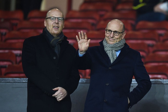 MANCHESTER, ENGLAND - FEBRUARY 11:  Avram Glazer (L) and Joel Glazer, the Co-Chairmen of Manchester United look on during the Barclays Premier League match between Manchester United and Burnley at Old Trafford on February 11, 2015 in Manchester, England.  (Photo by Michael Regan/Getty Images)