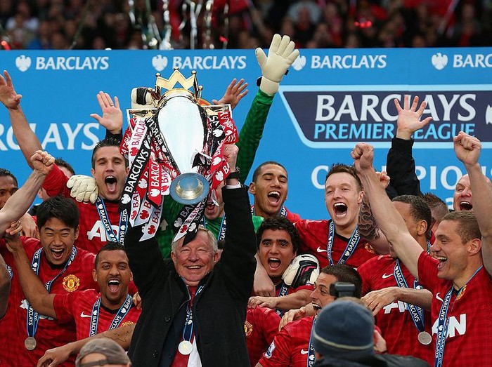 MANCHESTER, ENGLAND - MAY 12:  Manchester United Manager Sir Alex Ferguson lifts the Premier League trophy following the Barclays Premier League match between Manchester United and Swansea City at Old Trafford on May 12, 2013 in Manchester, England.  (Photo by Alex Livesey/Getty Images)