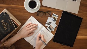 10 Tips Menulis Essay untuk Beasiswa yang Rapi, Terstruktur, dan Standout!
