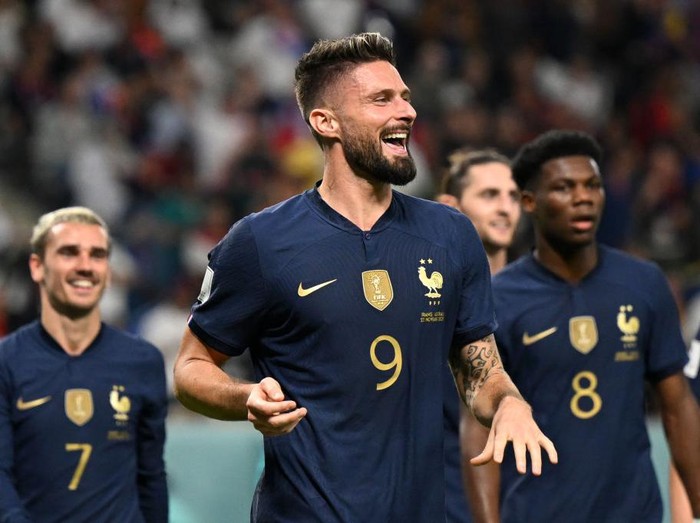AL WAKRAH, QATAR - NOVEMBER 22: Olivier Giroud of France scores to make it 4-1 during the FIFA World Cup Qatar 2022 Group D match between France and Australia at Al Janoub Stadium on November 22, 2022 in Al Wakrah, Qatar. (Photo by Ian MacNicol/Getty Images)