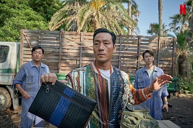 Park Hae Soo dalam serial 'Narco-Saints'/instagram.com/NetflixKR Park Hae Soo berperan sebagai agen intel NIS dalam serial terbaru Netflix, Narco-Saints
