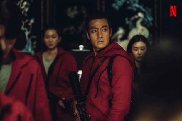 Park Hae Soo dalam serial original Netflix 'Money Heist: Korea - Joint Economic Area/twitter.com/NetflixKR Park Hae Soo juga turut membintangi Money Heist Korea dengan berperan sebagai Berlin.