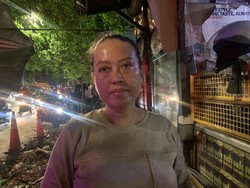 Cerita Tukang Cilok Dagangannya Hancur Ditabrak Truk Oleng di Jaksel